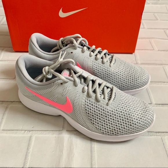 nike revolution 4 platinum